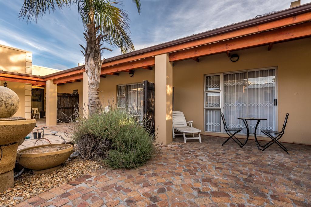 Guesthouse De Tijger Lodge Parow Exterior photo